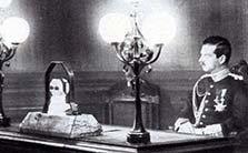 Regele Carol al II-lea adresndu-se la microfon, ntr-una din zilele anului 1935