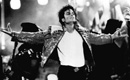 Fanii din întreaga lume îl comemorează astăzi pe Michael Jackson
