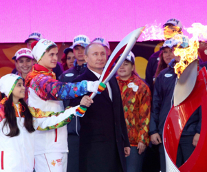 Vladimir Putin a dat startul cltoriei torei olimpice naintea Jocurilor de la Soci