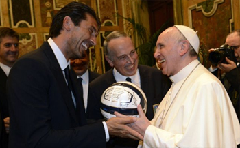 Papa Francisc a avertizat mpotriva comercializrii excesive a imaginii sportivilor
