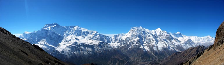 Doi alpiniti romni se pregtesc s cucereasc vrful Annapurna din Himalaya