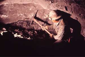 17 mineri de la Exploatarea de Uraniu Crucea s-au blocat n subteran