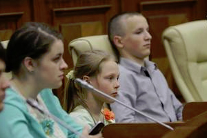 De 1 iunie, Parlamentul i Guvernul i-au deschis porile pentru copii