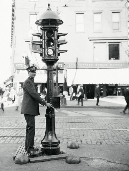 Primul semafor a nceput s funcioneze n urm cu 100 de ani, n Ohio