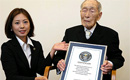 Un profesor pensionar japonez este cel mai în vârstă bărbat din lume