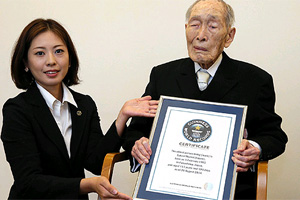 Un profesor pensionar japonez este cel mai n vrst brbat din lume