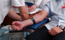 Mii de oameni au răspuns apelului la donare de sânge făcut de autorităţile sanitare