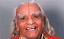 Maestrul de yoga, BKS Iyengar, a murit la 95 de ani