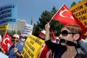  Zeci de ostatici turci, printre care diplomai i familiile lor, au fost eliberai n Irak
