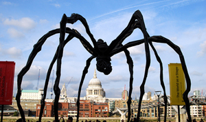 A murit sculptoria Louise Bourgeois
