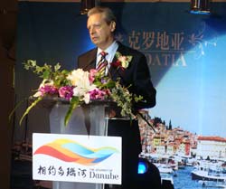 Interviu realizat la Shanghai cu ambasadorul Romniei n RP Chinez, Viorel Isticioaia 